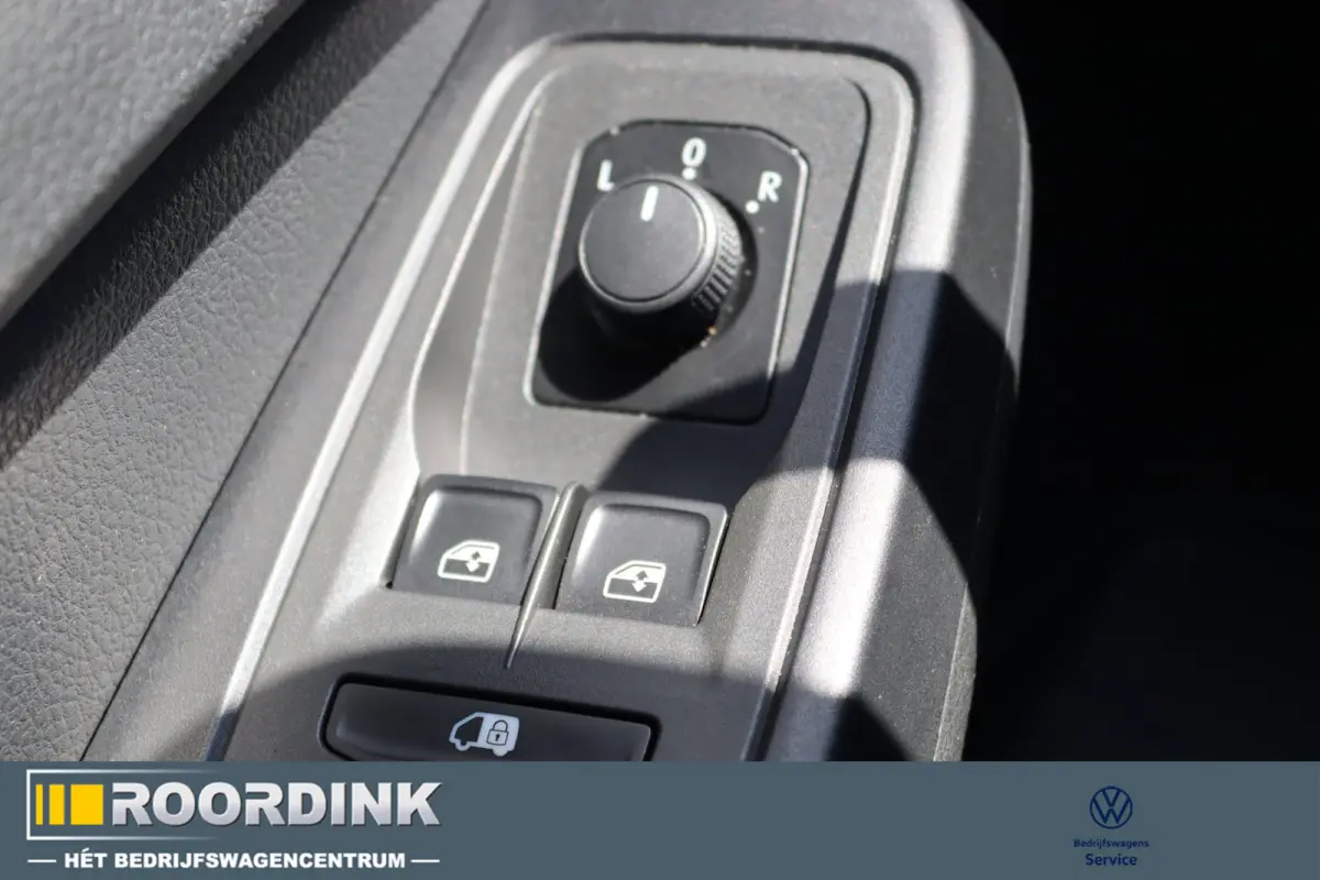 2.0 TDI 122 pk Style, bumpers in kleur, PDC, cruise etc.