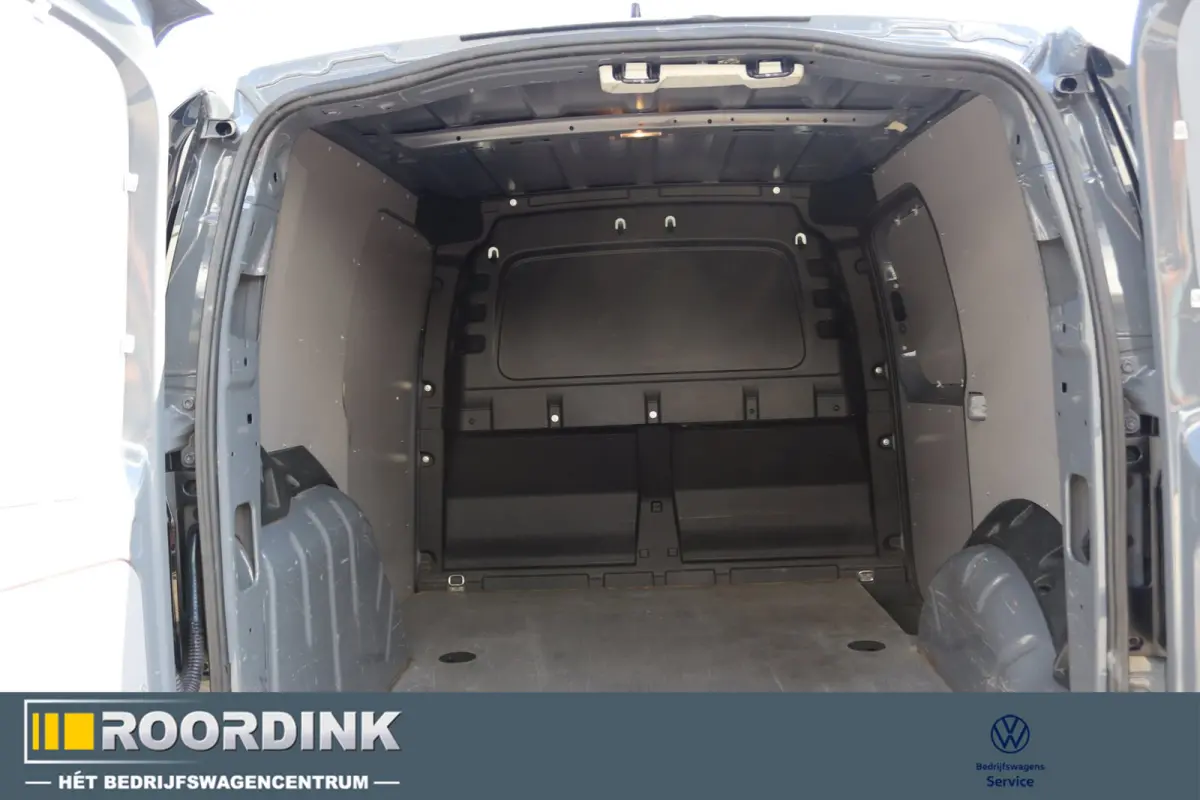 2.0 TDI 122 pk Style, bumpers in kleur, PDC, cruise etc.