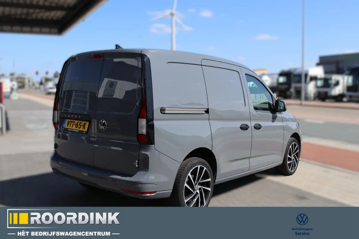 2.0 TDI 122 pk Style, bumpers in kleur, PDC, cruise etc.