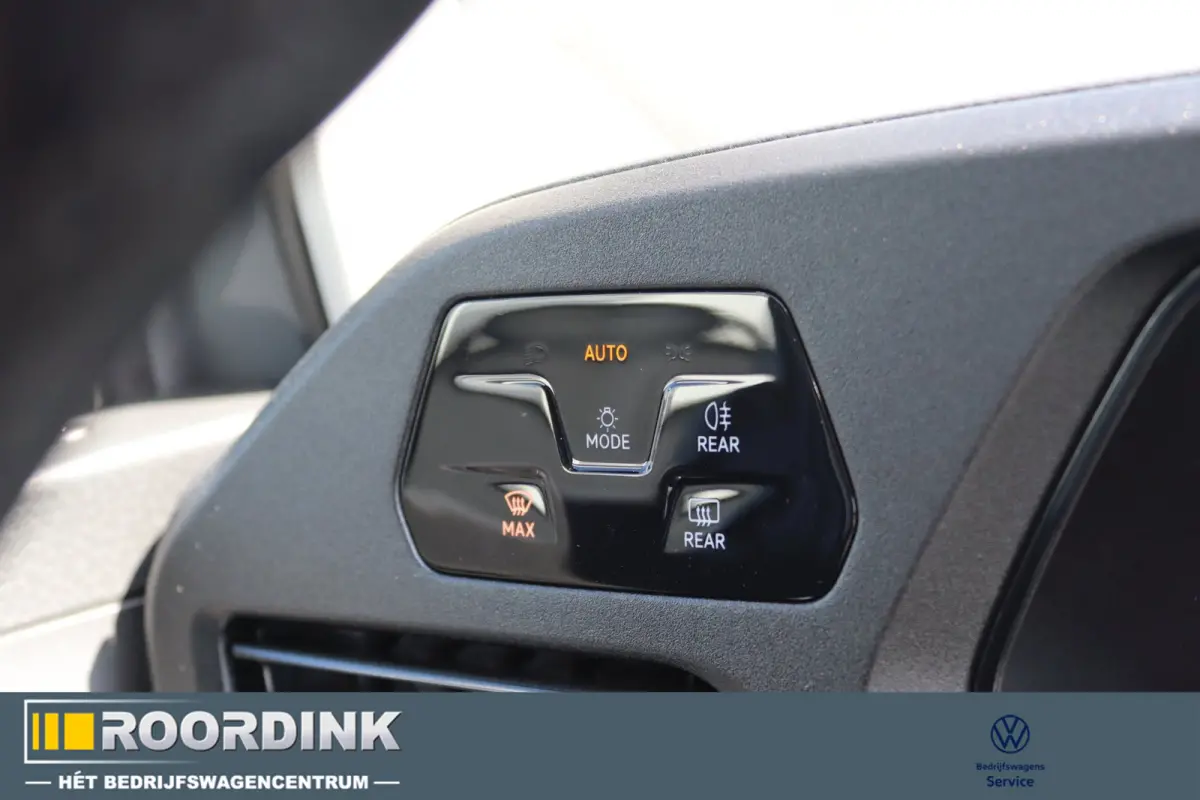 2.0 TDI 122 pk Style, bumpers in kleur, PDC, cruise etc.