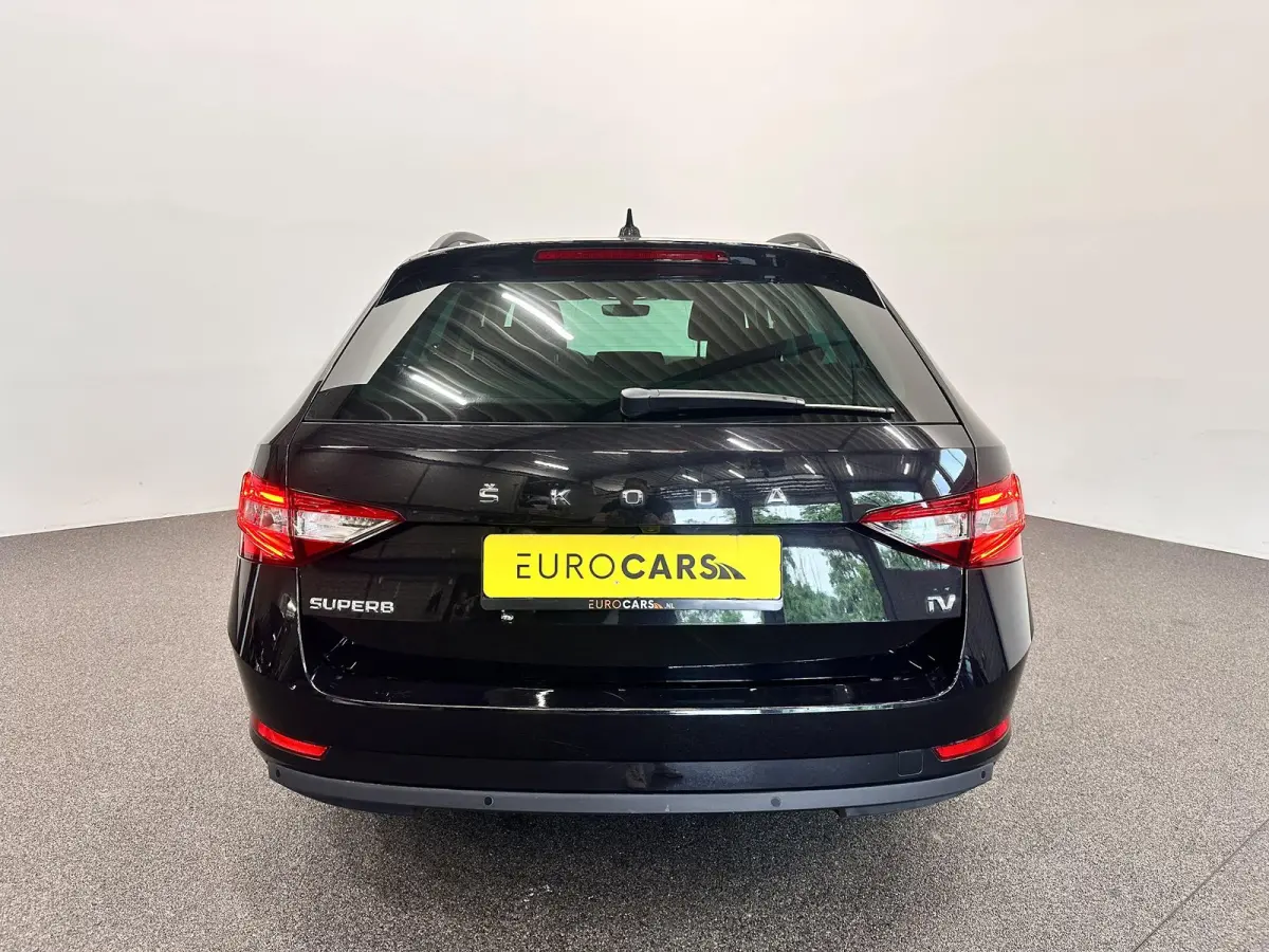 1.4 TSI iV Business Edition PHEV Automaat Navigatie Stoelverwarming Voor en Achter Draadloze Telefoonlader Stuurverwarming Cruise Control Elektrisch Verstelbare Stoelen Apple CarPlay