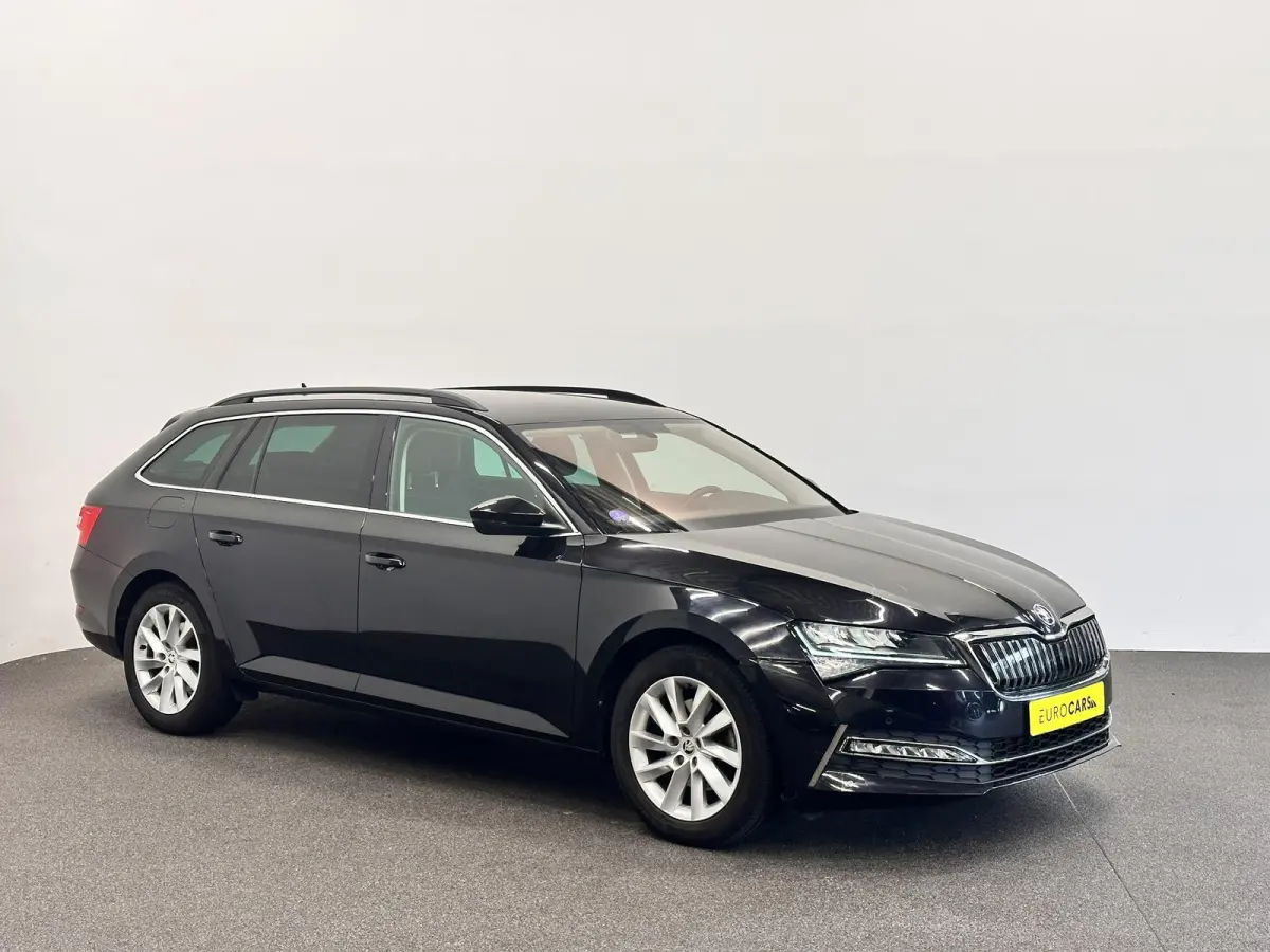 1.4 TSI iV Business Edition PHEV Automaat Navigatie Stoelverwarming Voor en Achter Draadloze Telefoonlader Stuurverwarming Cruise Control Elektrisch Verstelbare Stoelen Apple CarPlay