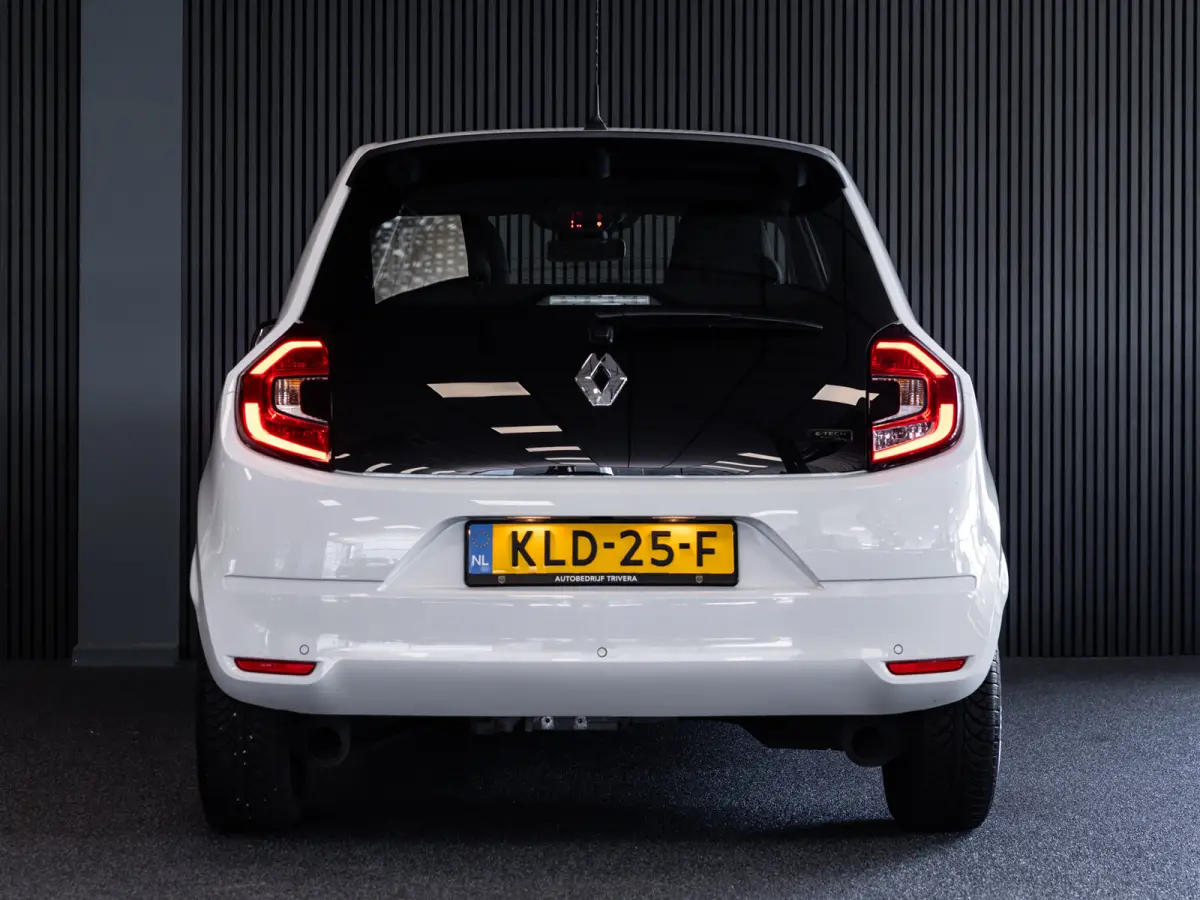 Z.E. R80 E-Tech Equilibre 22 kWh l SoH 96% l BTW auto l CARPLAY l 1ste eig.l Dealer onderhouden l ALS NIEUW