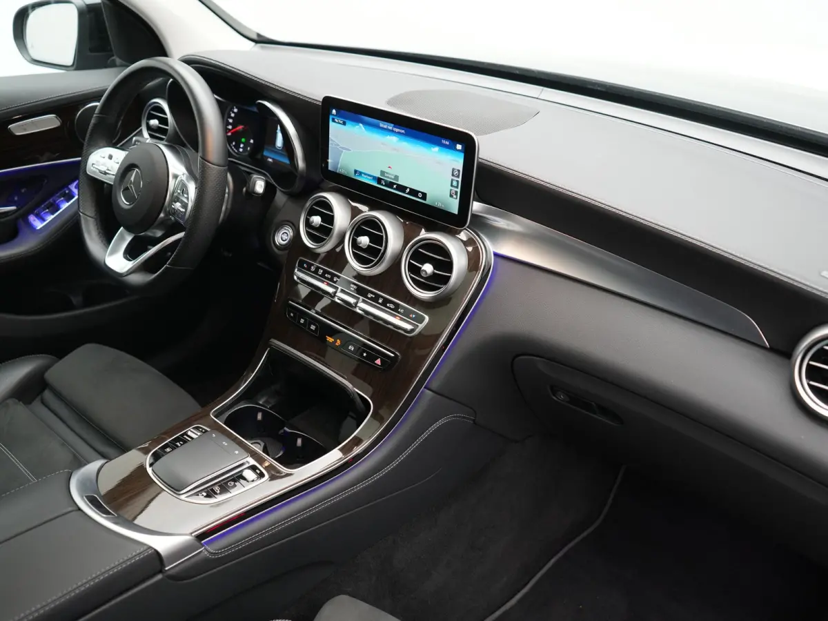 4MATIC Business Solution AMG PHEV 313pk Dealer O.H. | Trekhaak Af Fabriek | Panodak | Multi Beam LED | Alcantara Sportstoelen Verwarmd | Blis | Camera | Keyless | Sfeerverlichting | Apple Ca