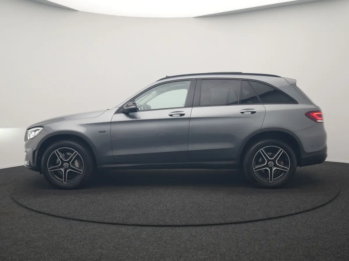 4MATIC Business Solution AMG PHEV 313pk Dealer O.H. | Trekhaak Af Fabriek | Panodak | Multi Beam LED | Alcantara Sportstoelen Verwarmd | Blis | Camera | Keyless | Sfeerverlichting | Apple Ca