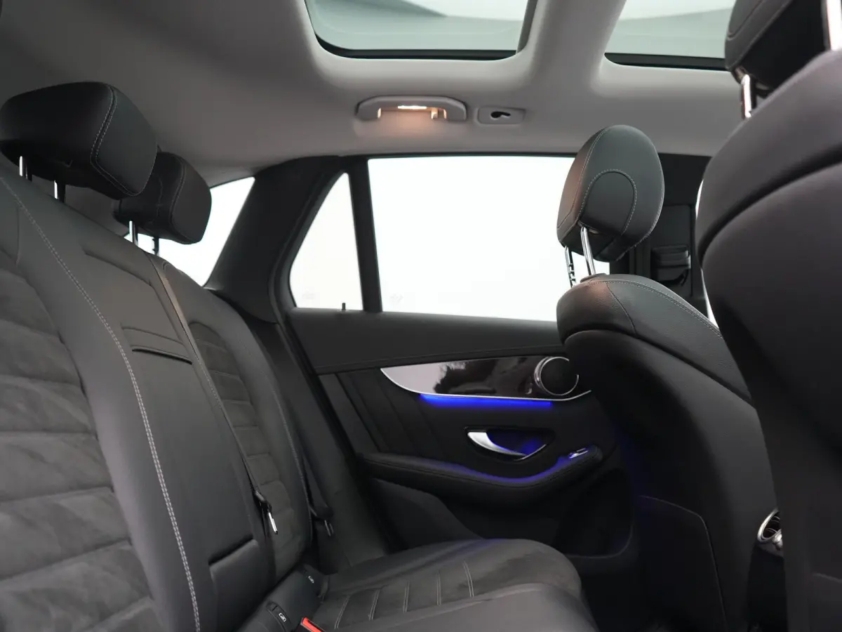 4MATIC Business Solution AMG PHEV 313pk Dealer O.H. | Trekhaak Af Fabriek | Panodak | Multi Beam LED | Alcantara Sportstoelen Verwarmd | Blis | Camera | Keyless | Sfeerverlichting | Apple Ca