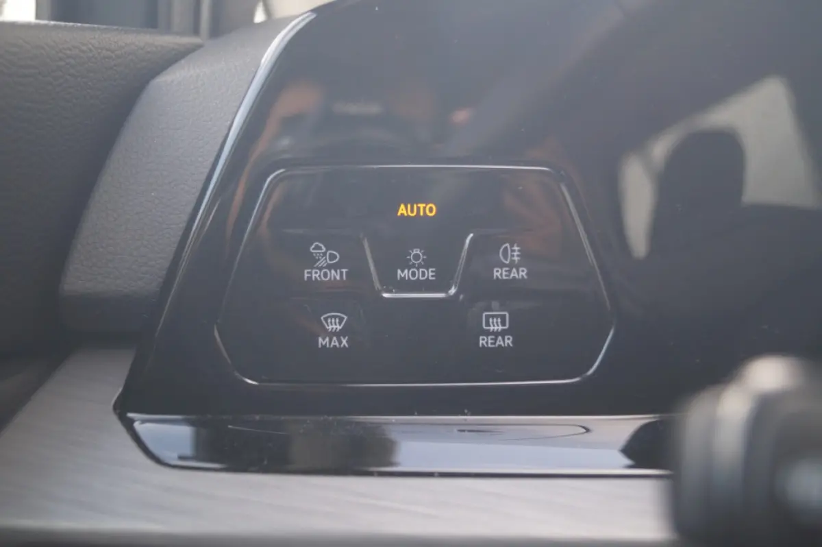1.4 eHybrid PHEV Style Business -LEER-NAVI-ECC-LED-PDC-