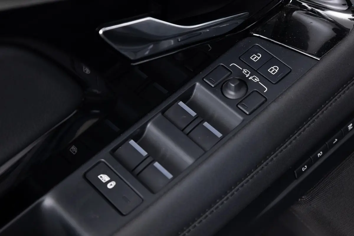 1.5 P300e AWD SE | PANORAMADAK | LEDER | MERIDIAN | Full LED !