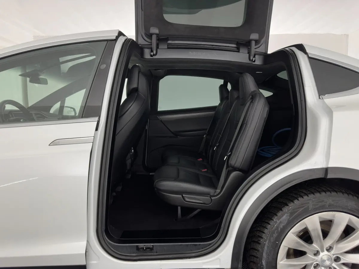 90D Base [3-Fase-17kW] {SoH-87%} (INCL-BTW) Aut. *PANO-WINDOW | AUTOPILOT | LEATHER | NAVI-FULLMAP | FULL-LED | AIRSUSPENSION | DIGI-COCKPIT | CCS-FASTLOADER | KEYLESS | DAB+ | HEATED-SPORTS