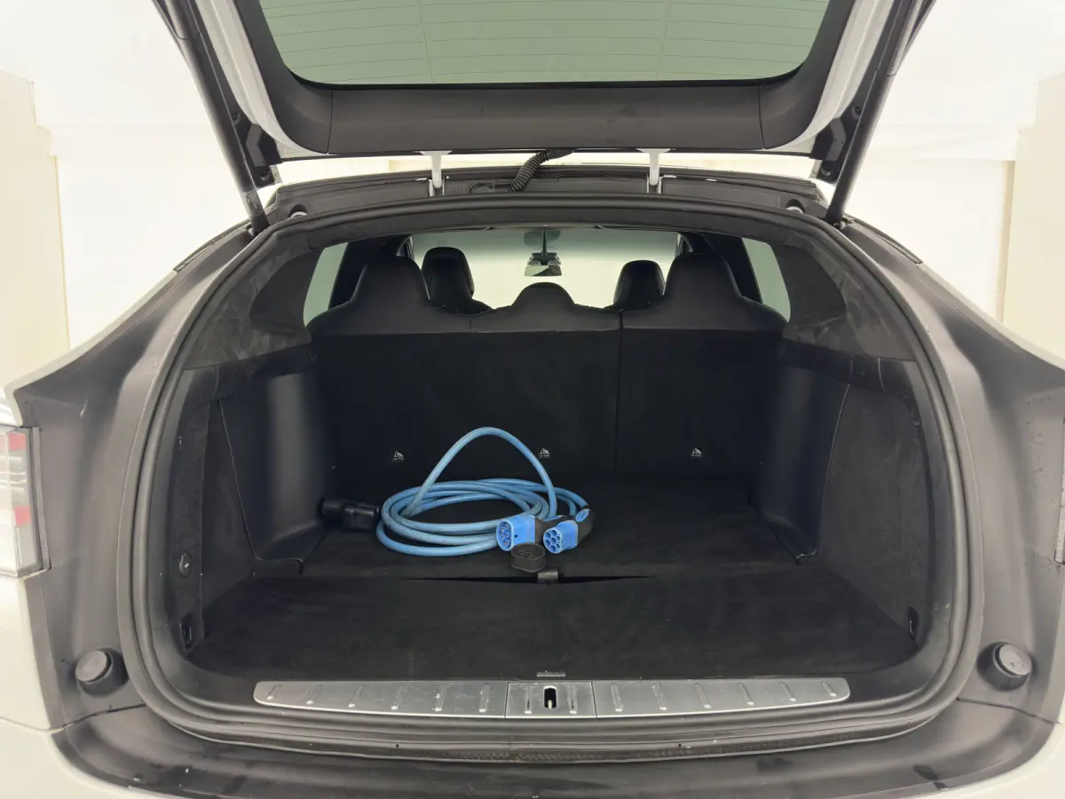 90D Base [3-Fase-17kW] {SoH-87%} (INCL-BTW) Aut. *PANO-WINDOW | AUTOPILOT | LEATHER | NAVI-FULLMAP | FULL-LED | AIRSUSPENSION | DIGI-COCKPIT | CCS-FASTLOADER | KEYLESS | DAB+ | HEATED-SPORTS