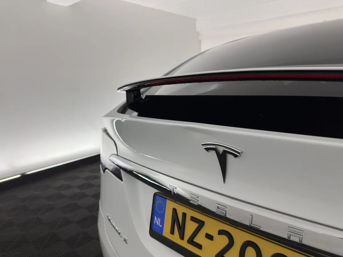 90D Base [3-Fase-17kW] {SoH-87%} (INCL-BTW) Aut. *PANO-WINDOW | AUTOPILOT | LEATHER | NAVI-FULLMAP | FULL-LED | AIRSUSPENSION | DIGI-COCKPIT | CCS-FASTLOADER | KEYLESS | DAB+ | HEATED-SPORTS
