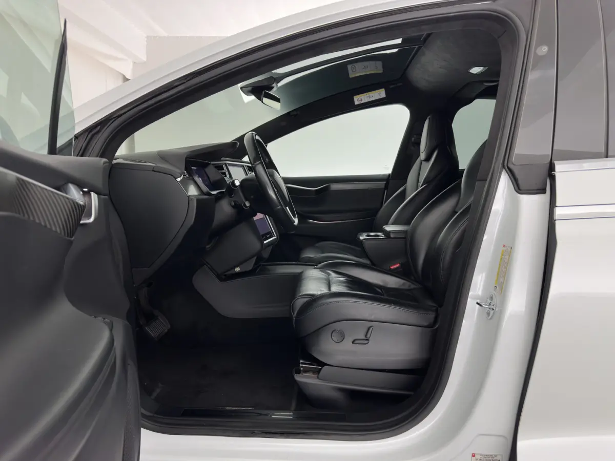 90D Base [3-Fase-17kW] {SoH-87%} (INCL-BTW) Aut. *PANO-WINDOW | AUTOPILOT | LEATHER | NAVI-FULLMAP | FULL-LED | AIRSUSPENSION | DIGI-COCKPIT | CCS-FASTLOADER | KEYLESS | DAB+ | HEATED-SPORTS