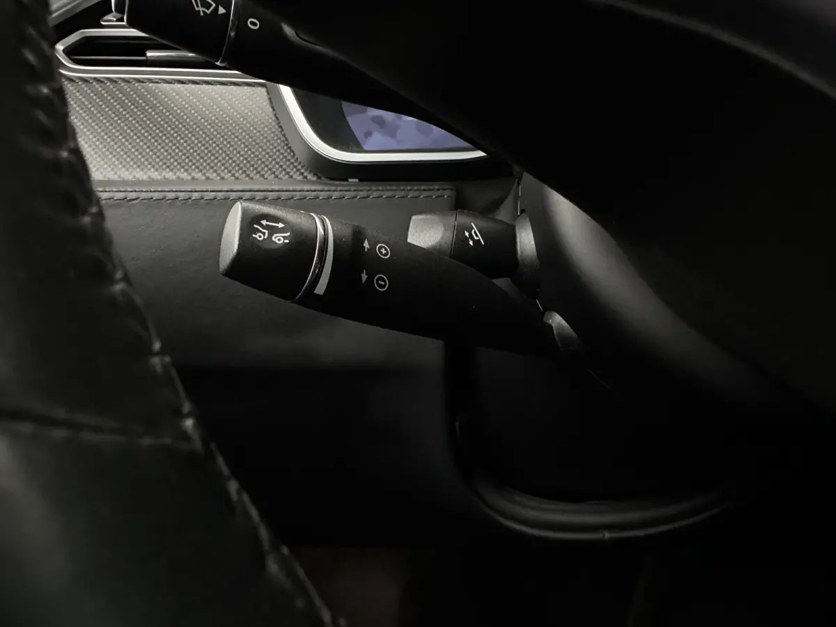 90D Base [3-Fase-17kW] {SoH-87%} (INCL-BTW) Aut. *PANO-WINDOW | AUTOPILOT | LEATHER | NAVI-FULLMAP | FULL-LED | AIRSUSPENSION | DIGI-COCKPIT | CCS-FASTLOADER | KEYLESS | DAB+ | HEATED-SPORTS