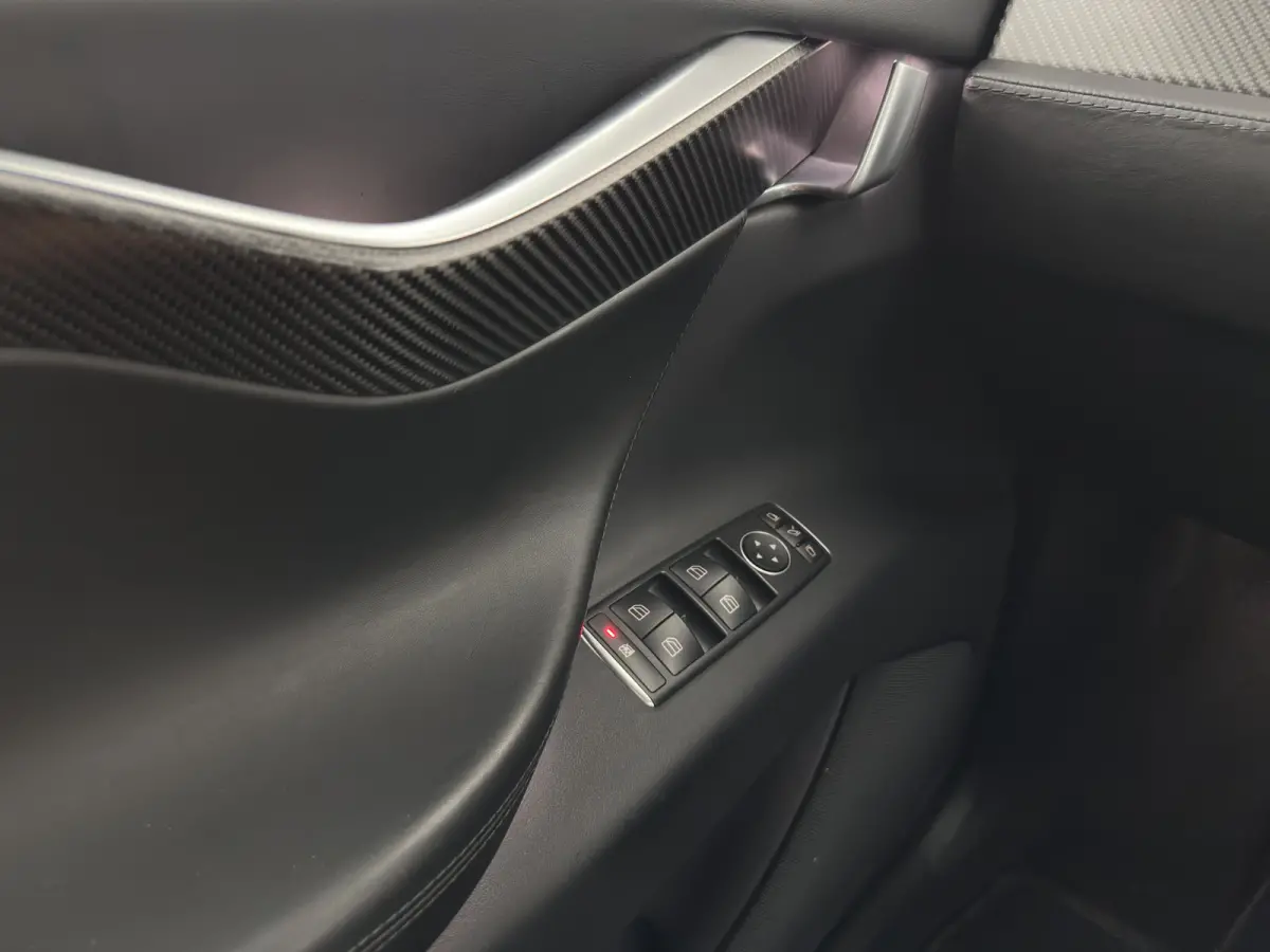 90D Base [3-Fase-17kW] {SoH-87%} (INCL-BTW) Aut. *PANO-WINDOW | AUTOPILOT | LEATHER | NAVI-FULLMAP | FULL-LED | AIRSUSPENSION | DIGI-COCKPIT | CCS-FASTLOADER | KEYLESS | DAB+ | HEATED-SPORTS