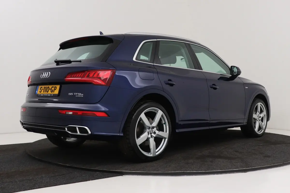 55 TFSI e quattro Competition | Luchtvering | Trekhaak | Bang & Olufsen | CarPlay | Camera | Head-Up | Digital Cockpit |