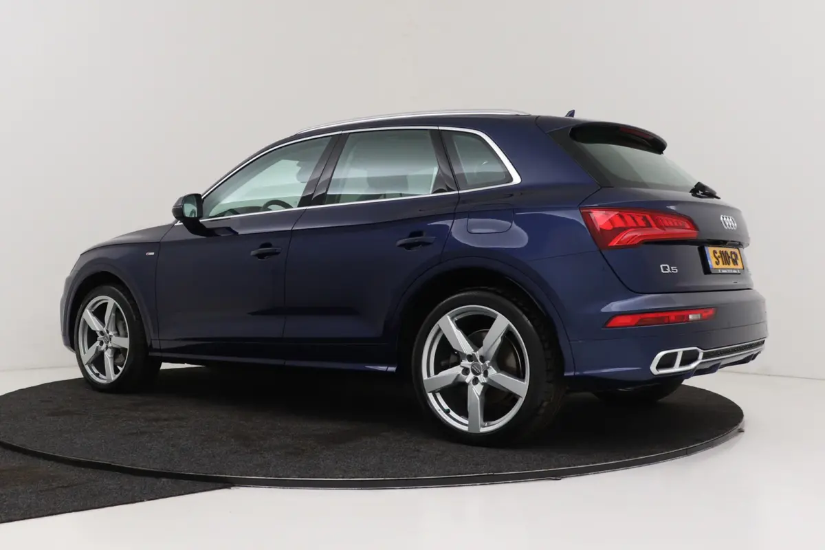55 TFSI e quattro Competition | Luchtvering | Trekhaak | Bang & Olufsen | CarPlay | Camera | Head-Up | Digital Cockpit |