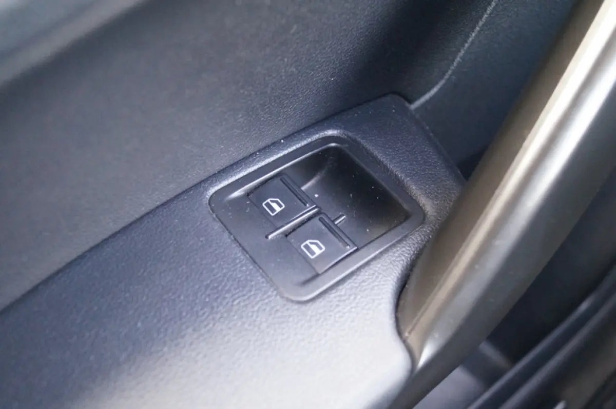 2.0 TDI Comfortline L1-H1 -NAVI-AIRCO-CARPLAY-