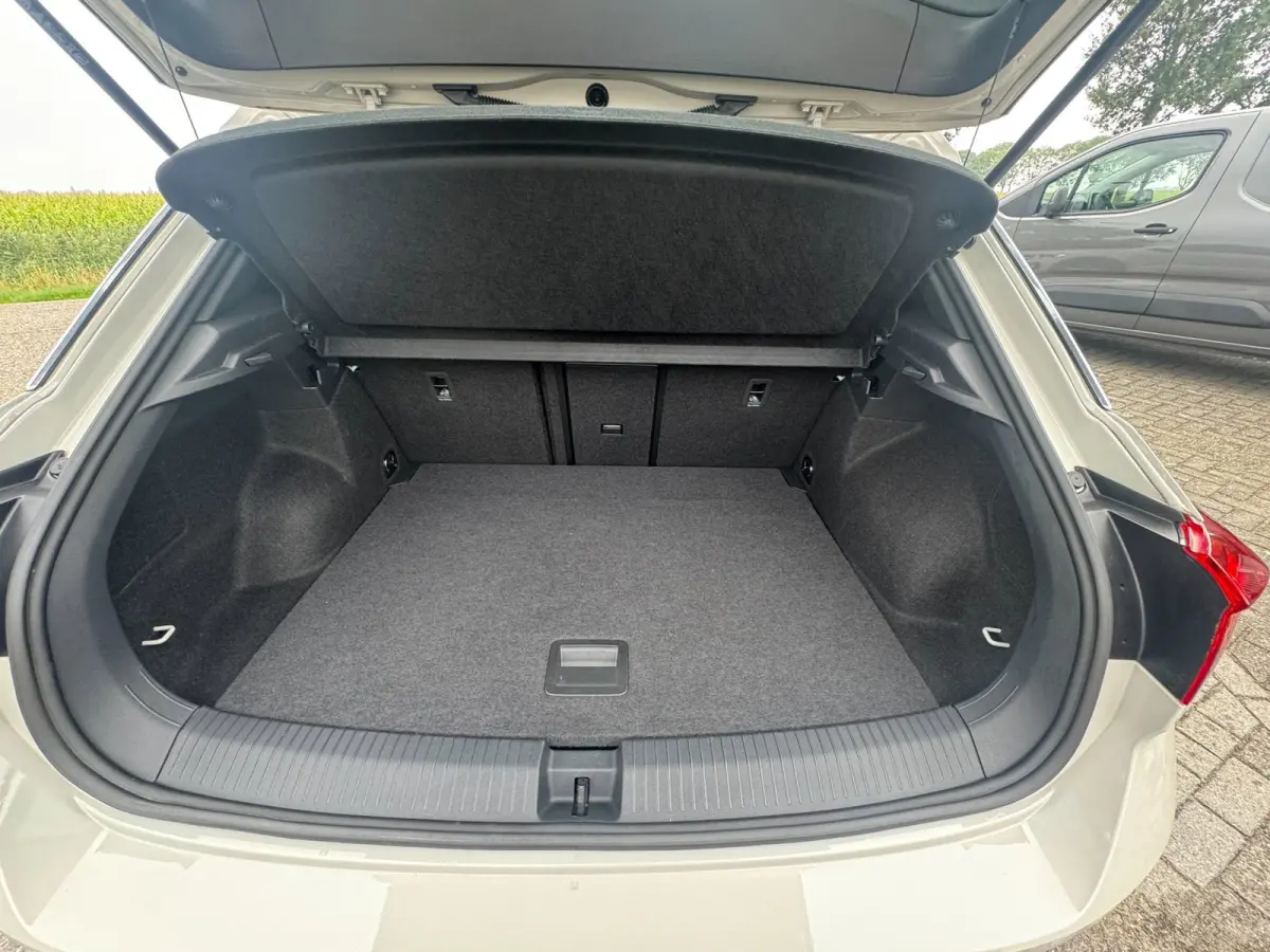 1.0 TSI R-Line Ascot Grey / IQ-light / Carplay / ACC / PDC / Stoelverwarming / Digitiale cockpit / Zwarte hemel