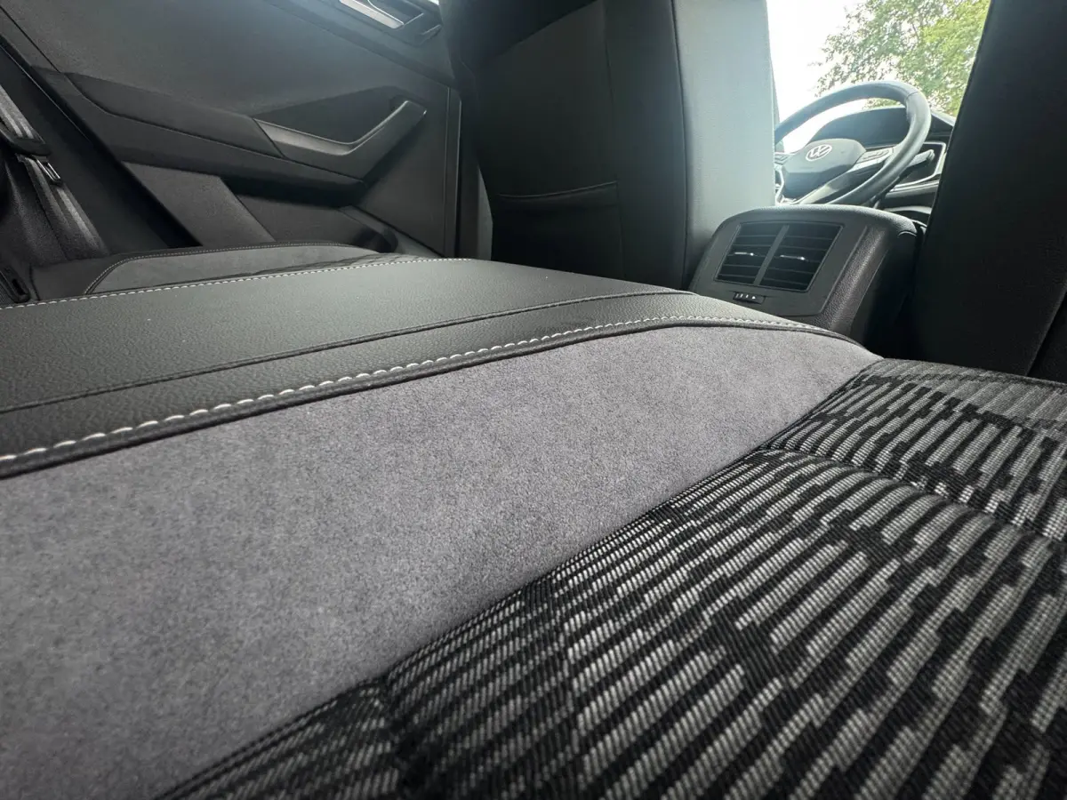 1.0 TSI R-Line Ascot Grey / IQ-light / Carplay / ACC / PDC / Stoelverwarming / Digitiale cockpit / Zwarte hemel