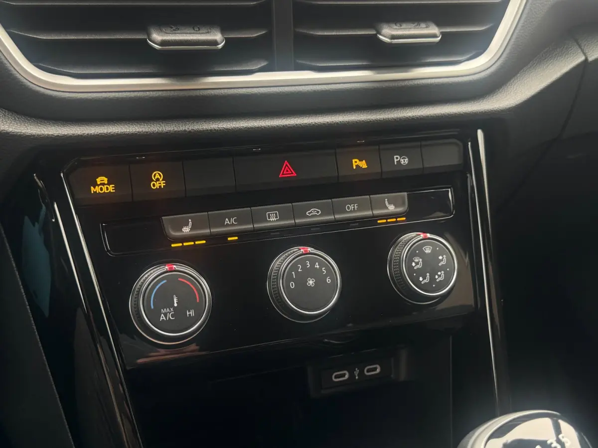 1.0 TSI R-Line Ascot Grey / IQ-light / Carplay / ACC / PDC / Stoelverwarming / Digitiale cockpit / Zwarte hemel