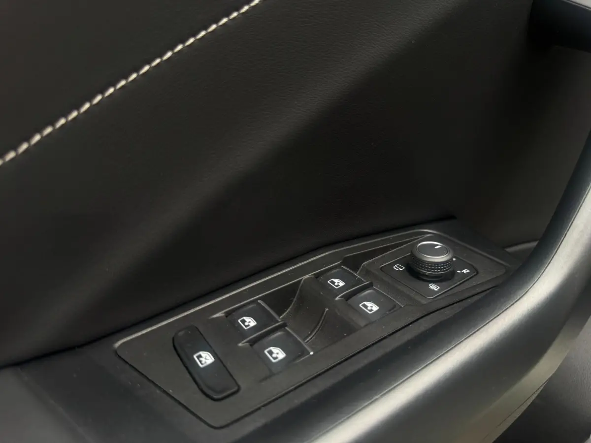 1.0 TSI R-Line Ascot Grey / IQ-light / Carplay / ACC / PDC / Stoelverwarming / Digitiale cockpit / Zwarte hemel