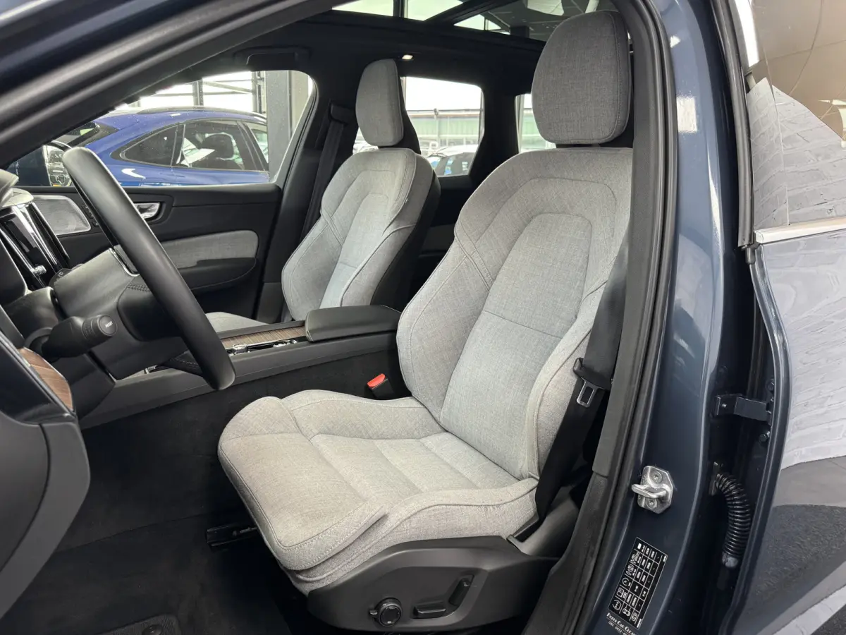 2.0 Recharge T8 AWD Inscription Luchtvering B&W Pano Trekhaak Pilot Assist