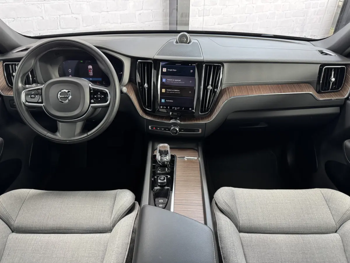 2.0 Recharge T8 AWD Inscription Luchtvering B&W Pano Trekhaak Pilot Assist