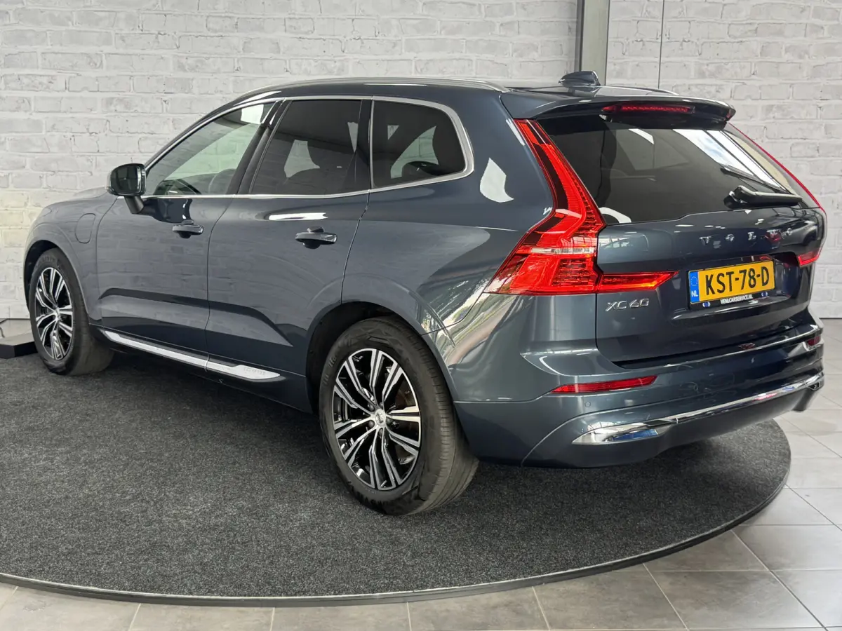 2.0 Recharge T8 AWD Inscription Luchtvering B&W Pano Trekhaak Pilot Assist