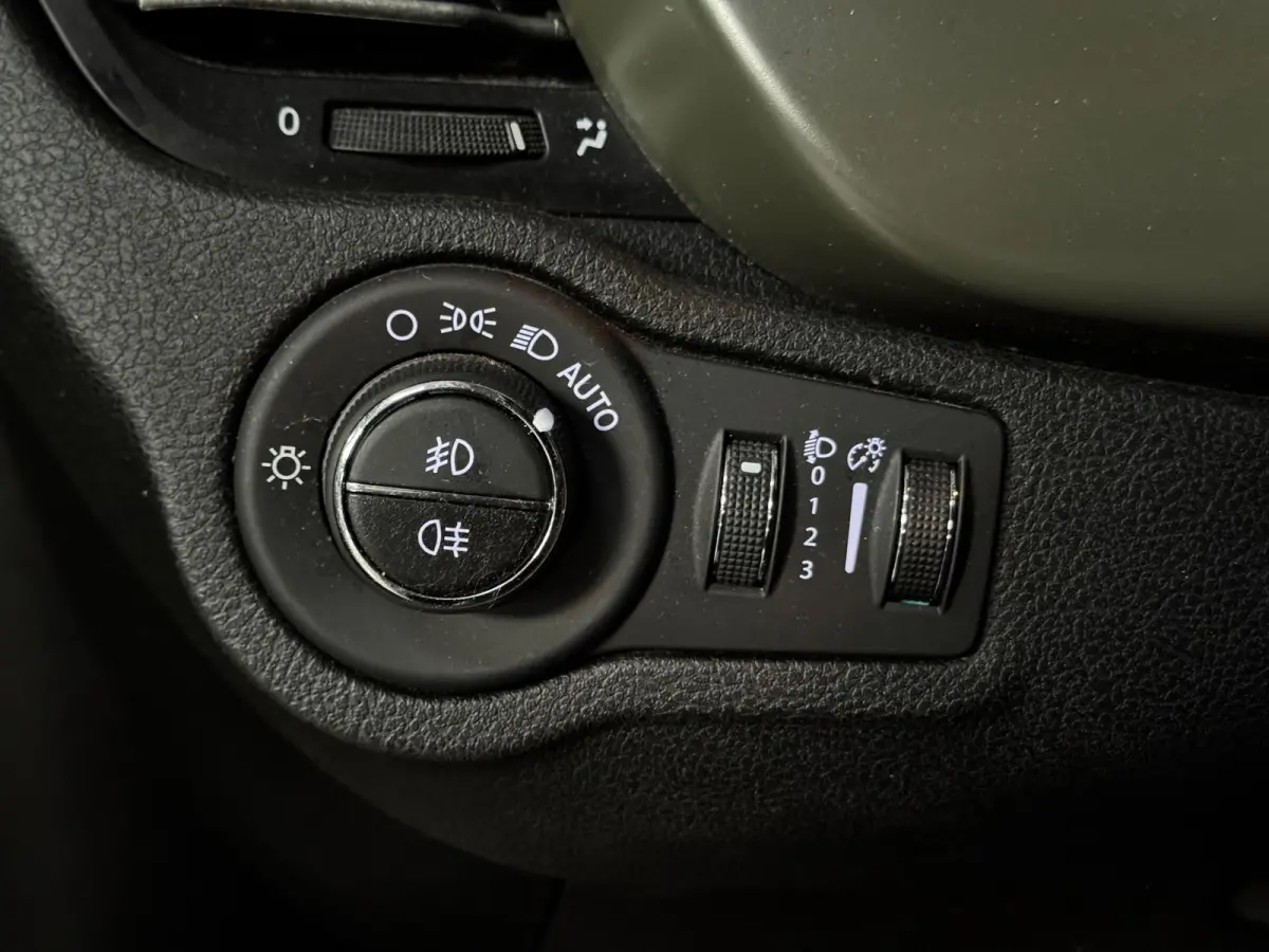 Cross 1.3 DDTC CROSS Automaat BEATS|STOELVERWARMING|KEYLESS|CRUISECONTROL|AIRCO|17 INCH