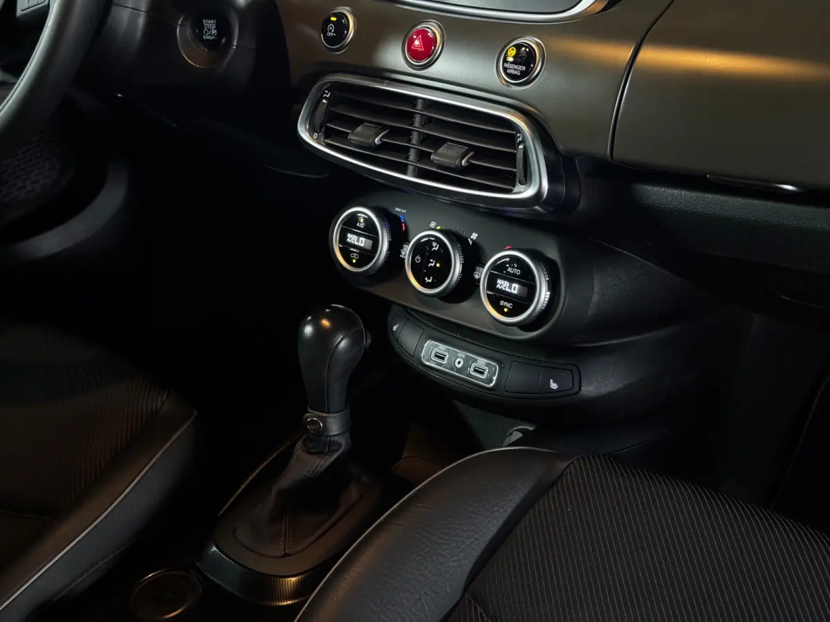 Cross 1.3 DDTC CROSS Automaat BEATS|STOELVERWARMING|KEYLESS|CRUISECONTROL|AIRCO|17 INCH