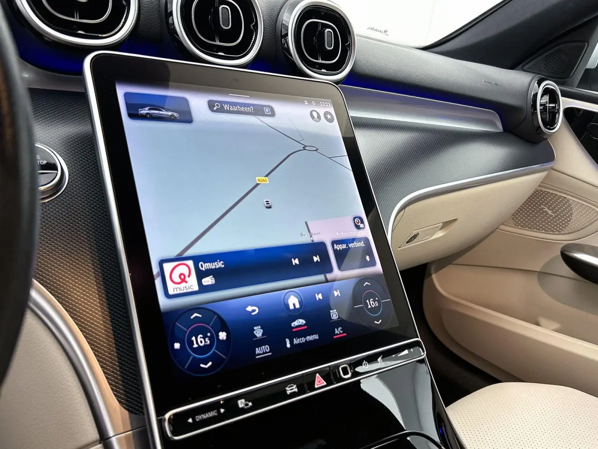 200 Luxury Line | ACHTERUITRIJCAMERA | SFEERVERLICHTING | STOELVERWARMING | CRUISE CONTROL | CLIMATE CONTROL |