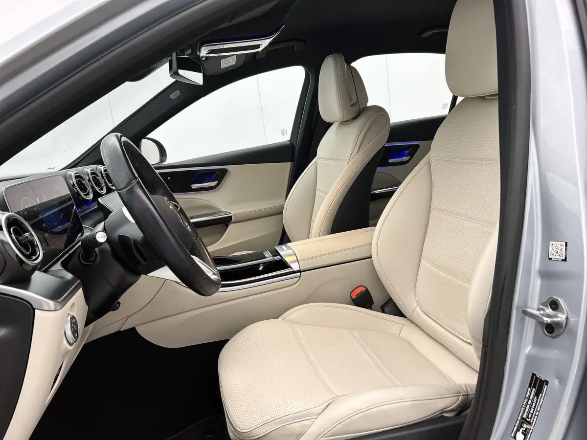 200 Luxury Line | ACHTERUITRIJCAMERA | SFEERVERLICHTING | STOELVERWARMING | CRUISE CONTROL | CLIMATE CONTROL |