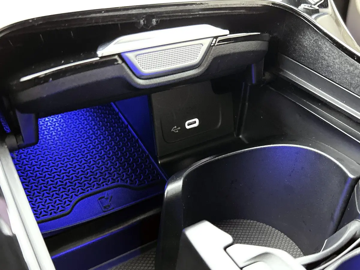 200 Luxury Line | ACHTERUITRIJCAMERA | SFEERVERLICHTING | STOELVERWARMING | CRUISE CONTROL | CLIMATE CONTROL |