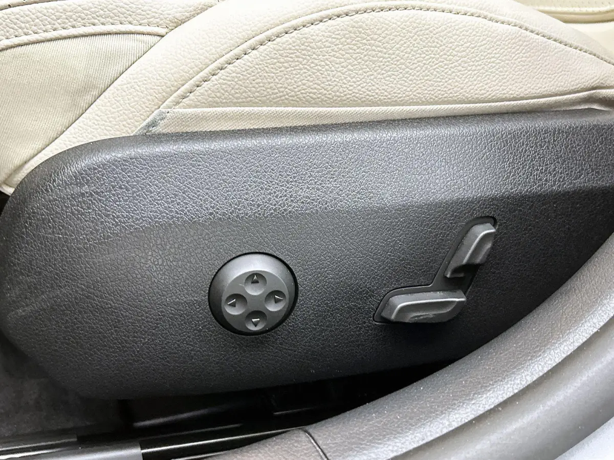 200 Luxury Line | ACHTERUITRIJCAMERA | SFEERVERLICHTING | STOELVERWARMING | CRUISE CONTROL | CLIMATE CONTROL |