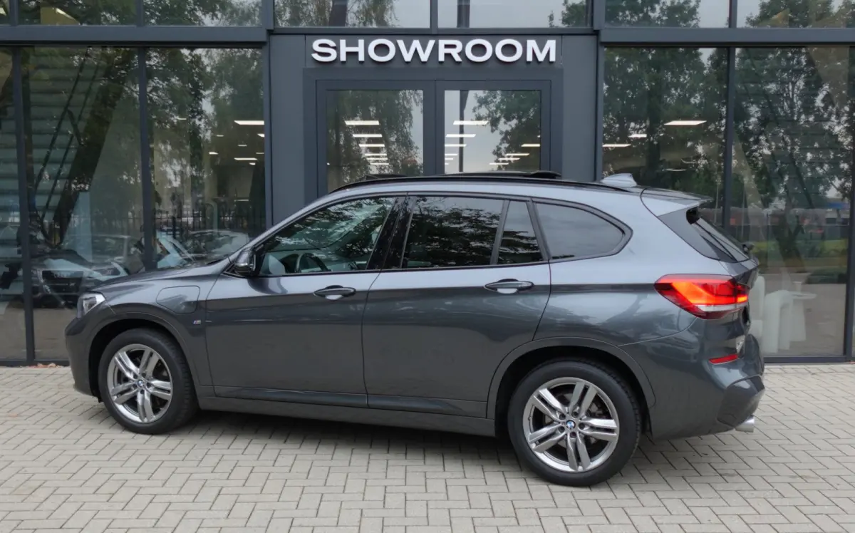 XDrive25e Executive PANO NAVI CAM VOL