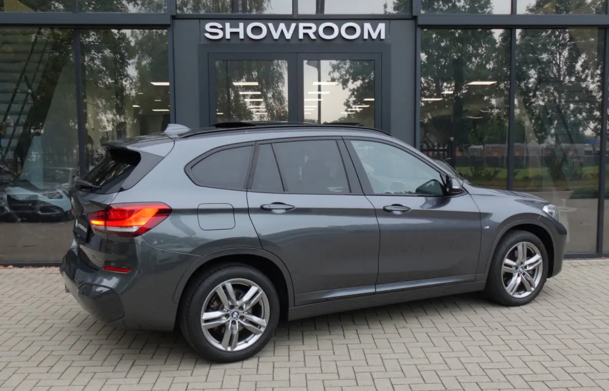 XDrive25e Executive PANO NAVI CAM VOL