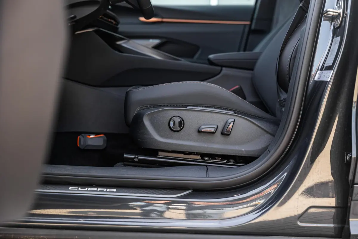 1.5 TSI e-Hybrid 204pk Business | Trekhaak | Head-up | Sennheiser