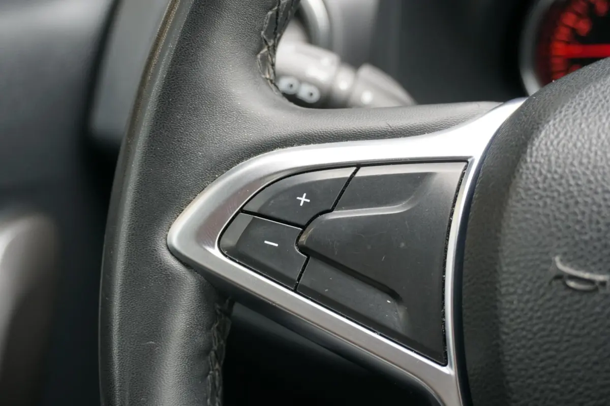 0.9 TCe SL + CAMERA / NAVI / DAB / SENSOREN / CRUISE CONTROL