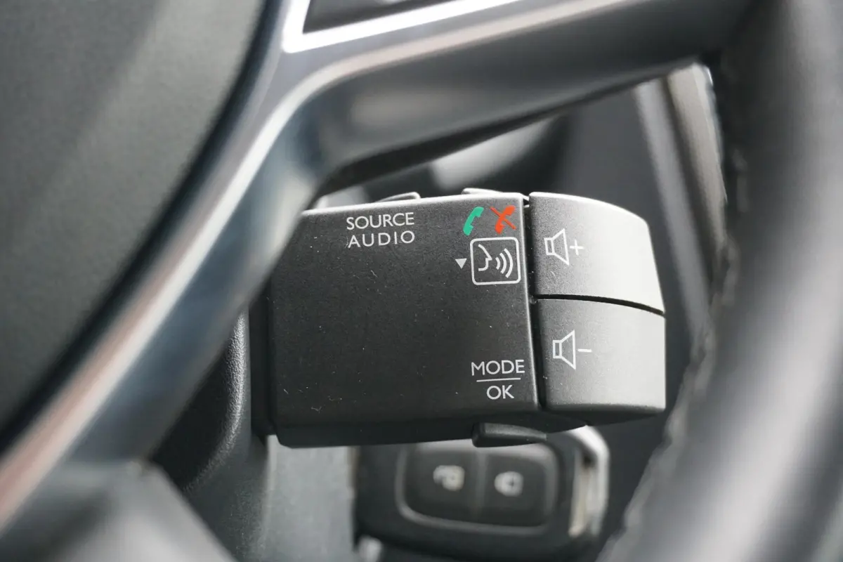 0.9 TCe SL + CAMERA / NAVI / DAB / SENSOREN / CRUISE CONTROL