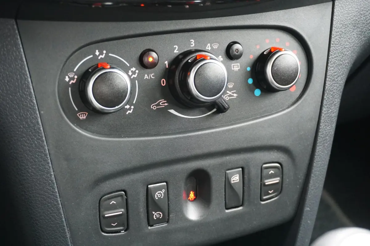 0.9 TCe SL + CAMERA / NAVI / DAB / SENSOREN / CRUISE CONTROL
