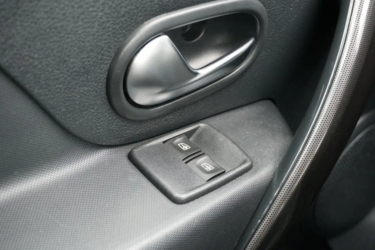 0.9 TCe SL + CAMERA / NAVI / DAB / SENSOREN / CRUISE CONTROL
