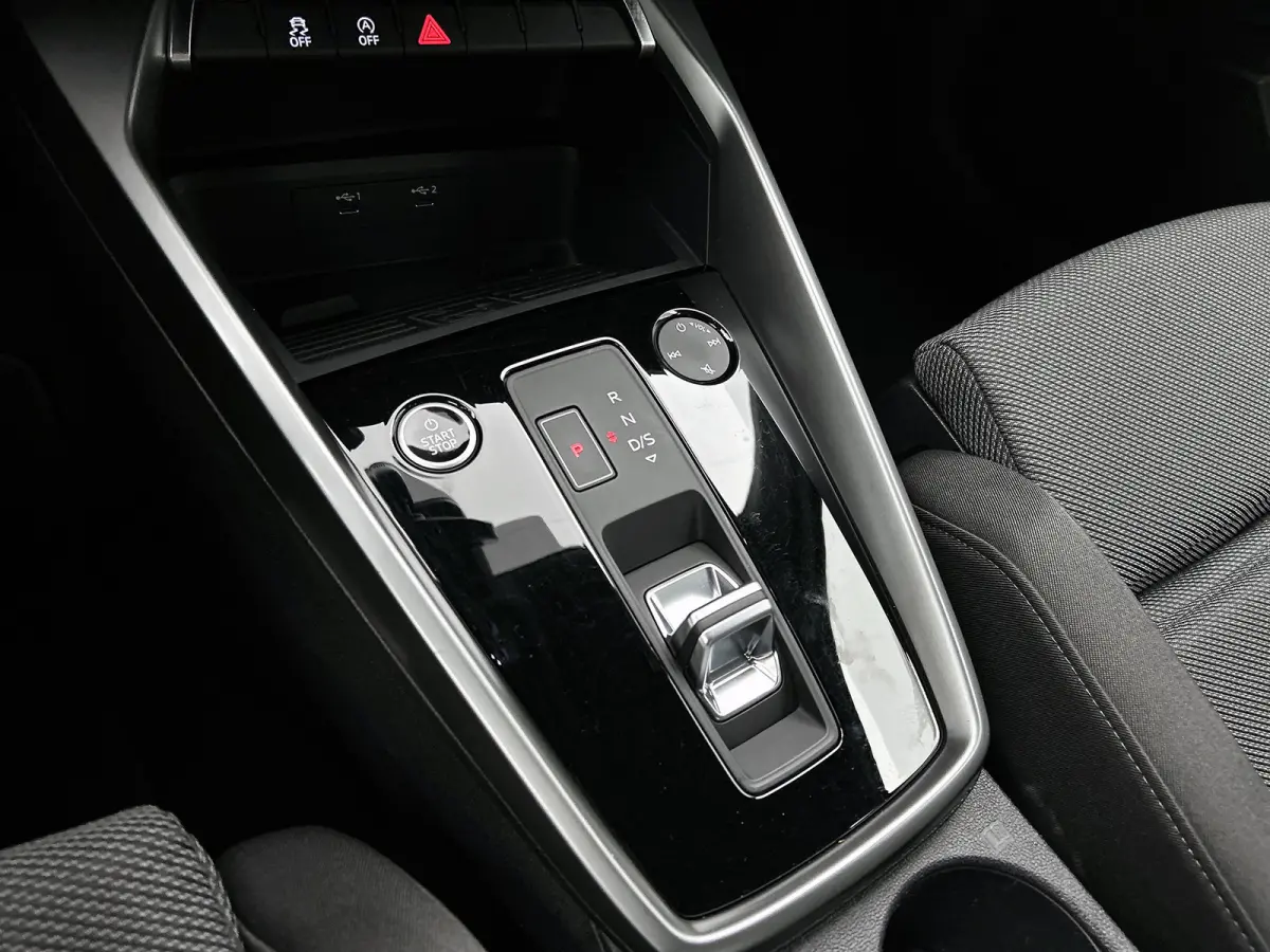 30 TFSI Business edition (NAVIGATIE, CAMERA, TRAKHAAK AFNEEMBAAR, 1e EIGENAAR, GOED ONDERHOUDEN)