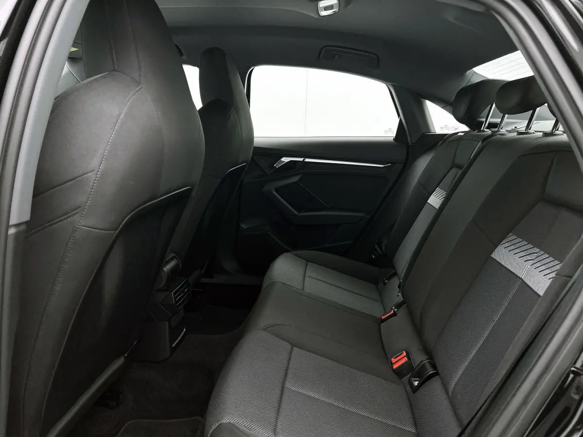 30 TFSI Business edition (NAVIGATIE, CAMERA, TRAKHAAK AFNEEMBAAR, 1e EIGENAAR, GOED ONDERHOUDEN)