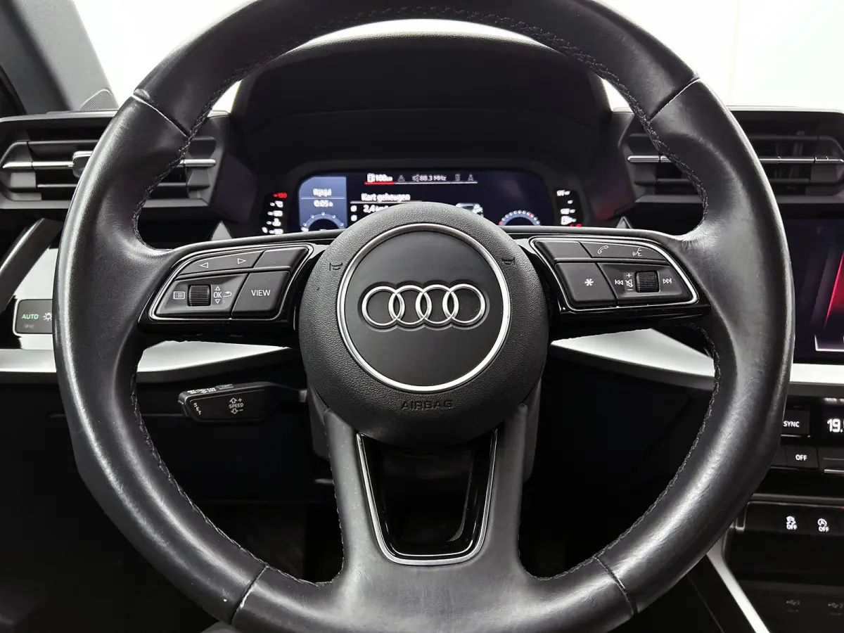 30 TFSI Business edition (NAVIGATIE, CAMERA, TRAKHAAK AFNEEMBAAR, 1e EIGENAAR, GOED ONDERHOUDEN)