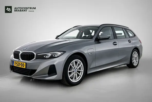 320e (TREKHAAK WEGKLAPBAAR, MEMORY SEATS, LED, CAMERA, CARPLAY, 1e EIGENAAR, DEALER ONDERHOUDEN)