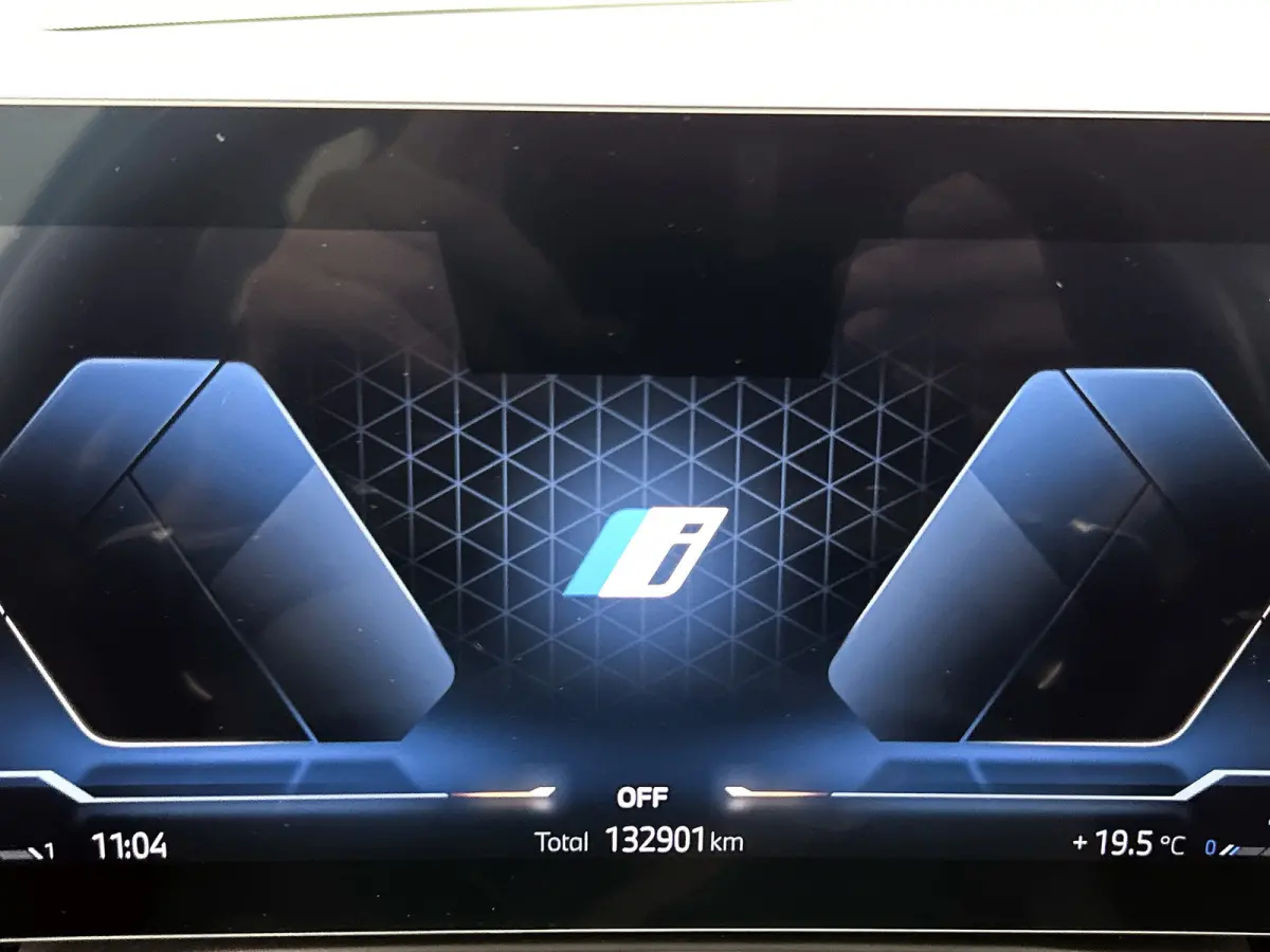 320e (TREKHAAK WEGKLAPBAAR, MEMORY SEATS, LED, CAMERA, CARPLAY, 1e EIGENAAR, DEALER ONDERHOUDEN)