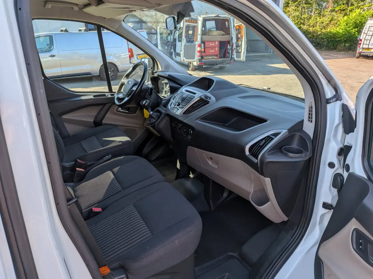 290 2.0 TDCI EURO 6 L2H1 Ambiente DC Airco / Cruise / Navi
