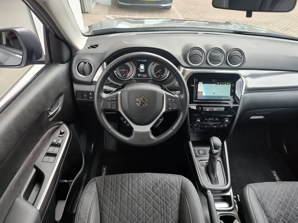 1.5 HYBRID STYLE AUTOMAAT Adaptive Cruise | Dodehoeksensoren | Keyless