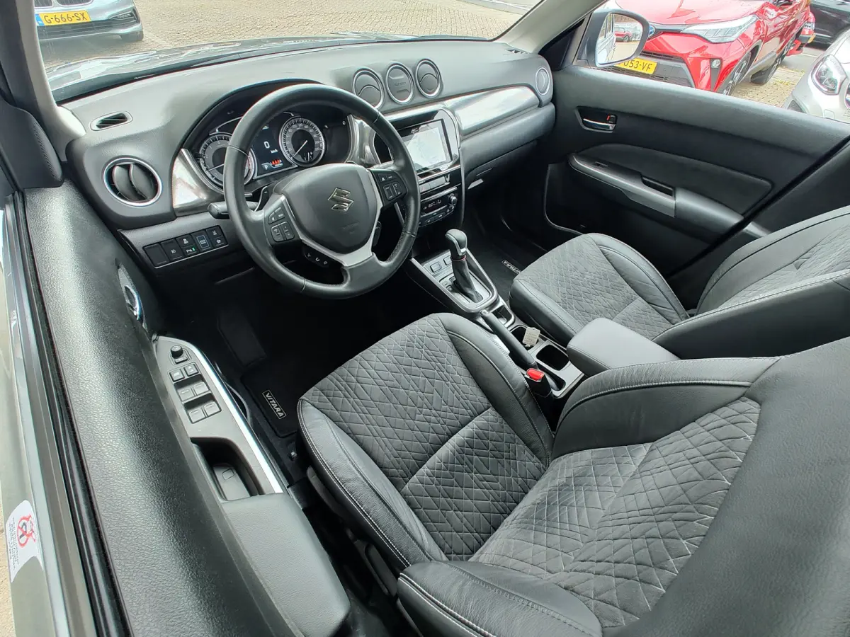 1.5 HYBRID STYLE AUTOMAAT Adaptive Cruise | Dodehoeksensoren | Keyless