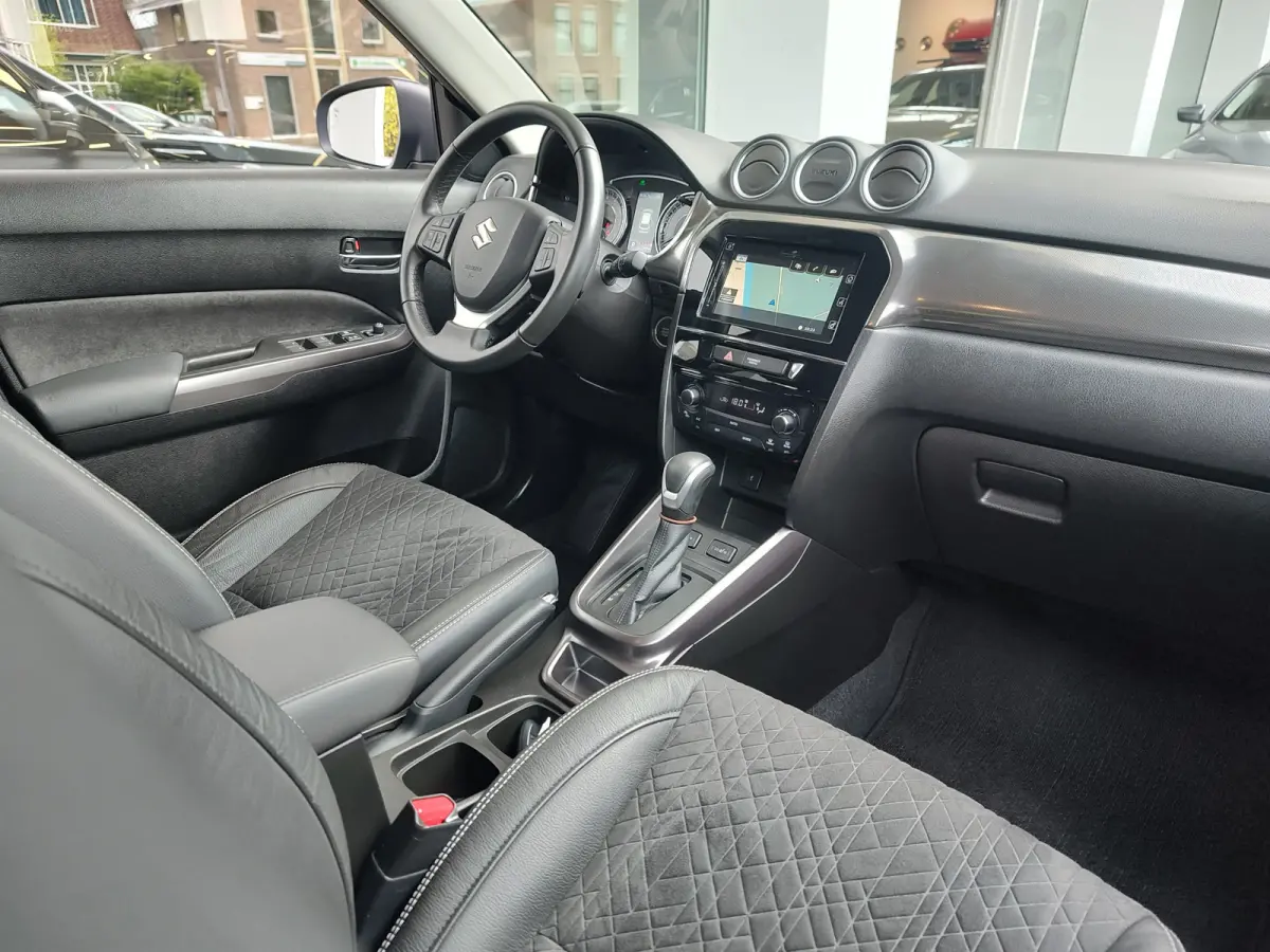 1.5 HYBRID STYLE AUTOMAAT Adaptive Cruise | Dodehoeksensoren | Keyless